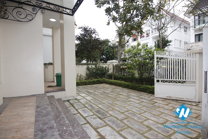 Nice villa/house in Vinhome Reverside Long Bien area for rent